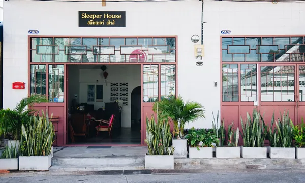 Sleeper House, Trang