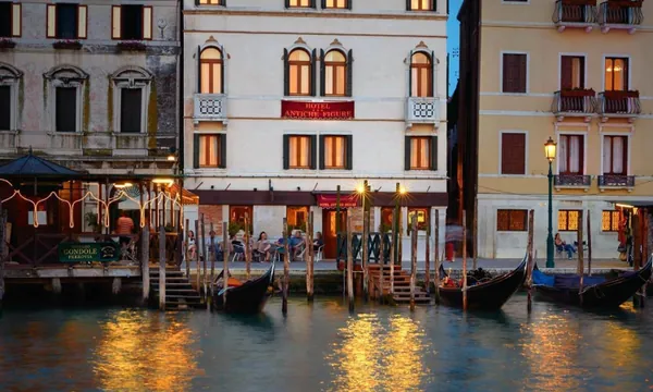Hotel Antiche Figure Venise, palais face à la gare Santa Lucia