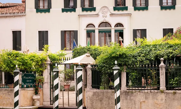 Pensione Accademia Villa Maravege, villa et jardins à Dorsoduro