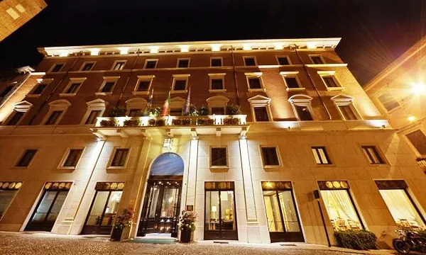 Due Torri Hotel Vérone, piazza Sant'Anastasia