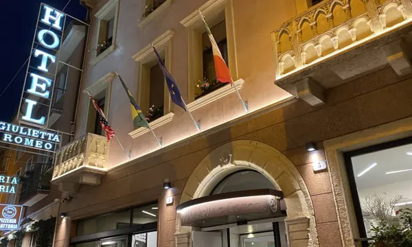 Hotel Giulietta e Romeo Vérone, à cinq minutes de l'Arena
