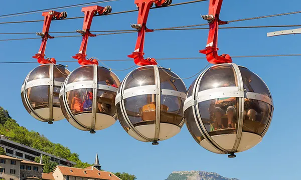 Grenoble au pied des Alpes